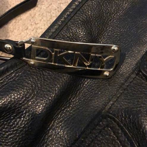 DKNY  Black Leather Shoulder Bag