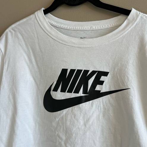 Nike Women’s White Logo Crop Top Small