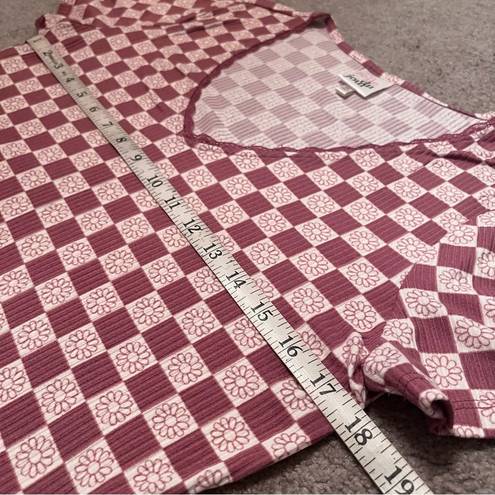 belle du jour Juniors Pink Floral Checkered V-Neck Short Sleeve Fitted Crop Top