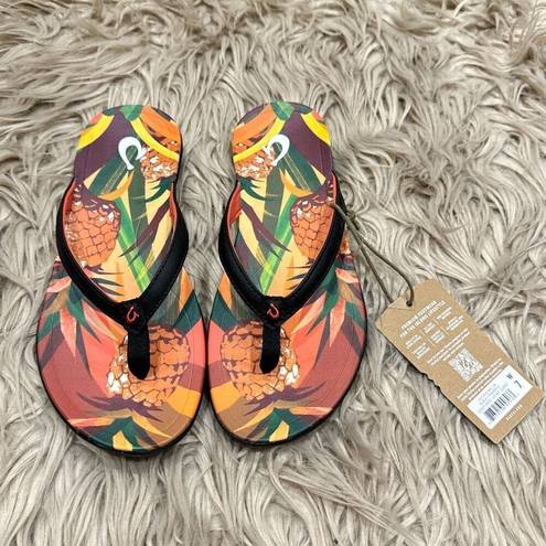 Olukai NWT  Ho’opio Pineapple print sandals size 7