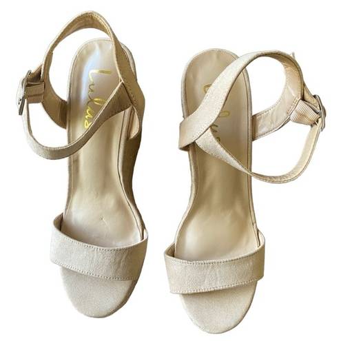 Lulus Lulu’s “Beachy Dreams” Platform Beige Canvas Sandals. Size 8.5.