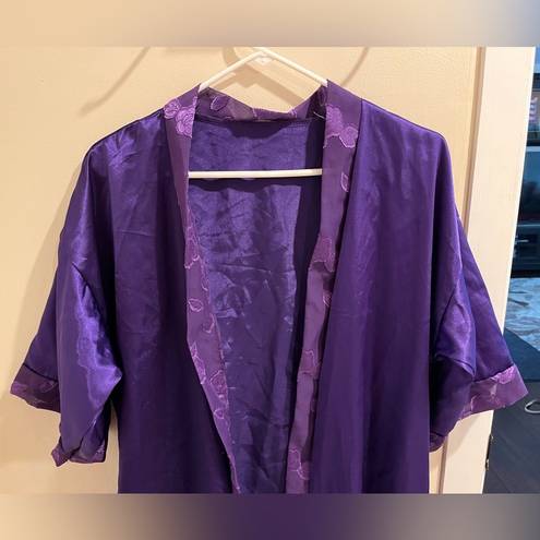 Petra Fashions Vintage  Size Large Violet Silky Night Robe with Tie Belt