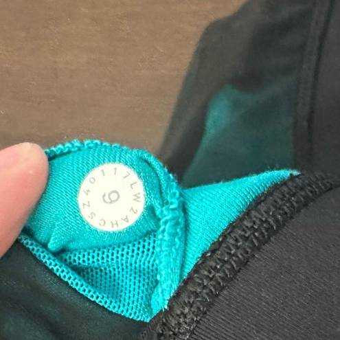 Lululemon sports bra sz 6 color is actually green Not sure why its showing blue.