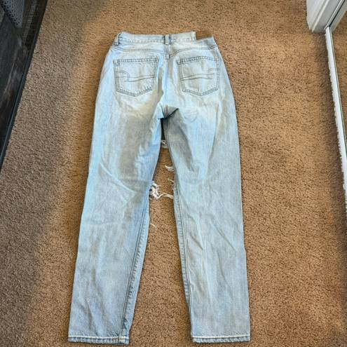 American Eagle Light Wash Denim Mom Jeans