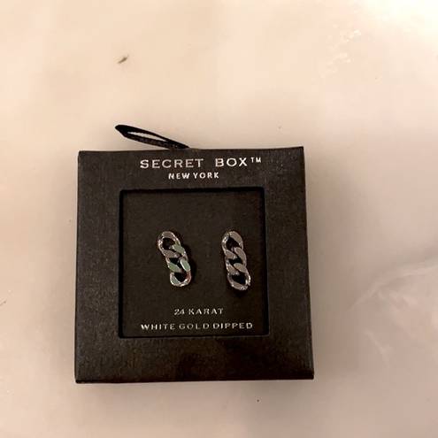 Secret Treasures  NIB SECRET BOX silver tone chain stud earrings