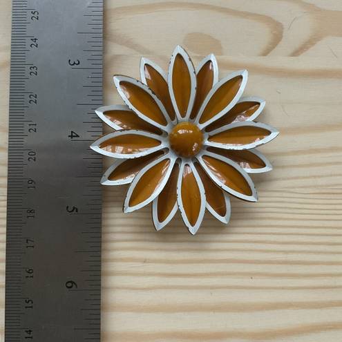 Daisy Vintage Enameled Metal 2 Tone Brown and White  Brooch Pin