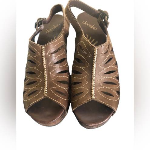 Dansko  Rowena Lasercut  Slingback Open Toe Wood Heeled Sandals Sz 40 Buckle