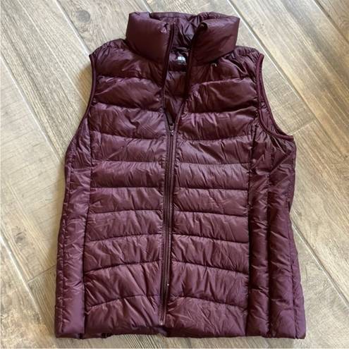 Uniqlo  Burgundy Vest Size Small