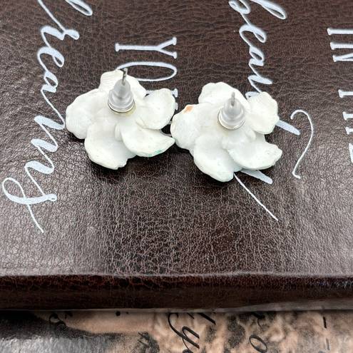 Daisy Vintage White  Bohemian Stud Earrings