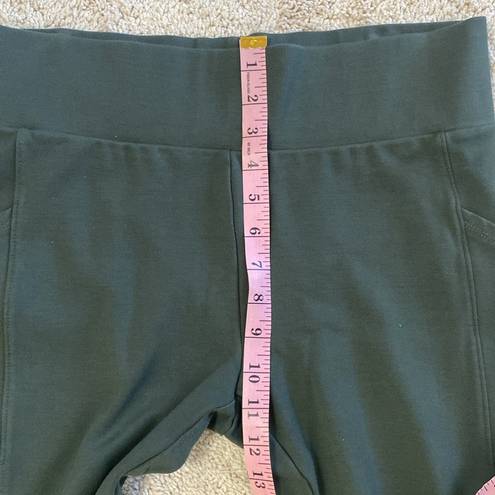 Lou & grey  Ponte Knit Pocket Capri Leggings Olive Green Size LP