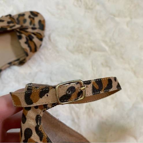 Breckelle’s  Womens Size 5.5 Leopard Print Twist Ankle Strap Sandal Wedge Flats