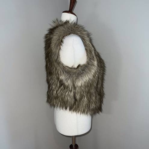 American Eagle Funky  Faux Fur Vest!