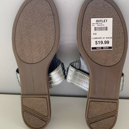 Tommy Hilfiger *NWT*  women’s 9 flat thong sandals