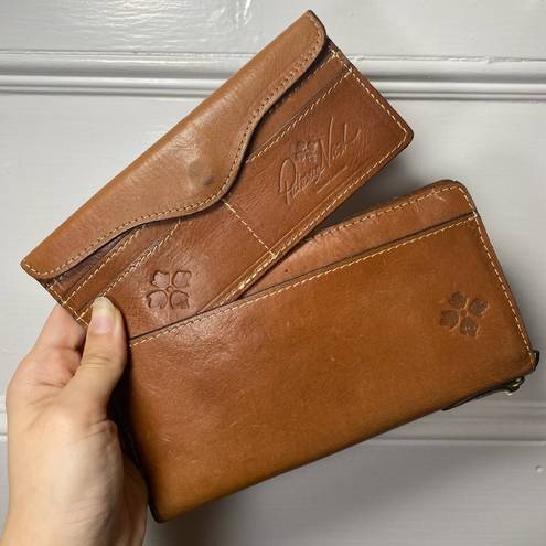 Patricia Nash  | Valentia Smooth Leather Snap Wallet Clutch & Card Holder in Tan