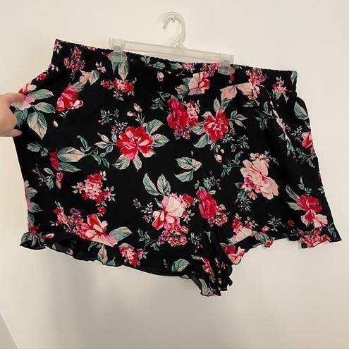 Torrid NEW NWT  4 Plus Size 5 Inch Gauze High Rise Short Black Red Floral Pull On