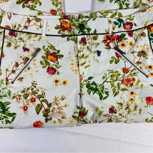 Disney ’s Alice Through the Looking Glass White Floral Capri Length Pants Size 10