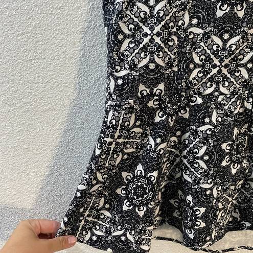 Torrid  Women’s Black & White Lace Print Peplum Top Size 0