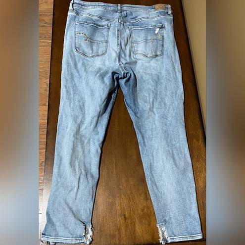 American Eagle EUC  18R Distressed Jeans