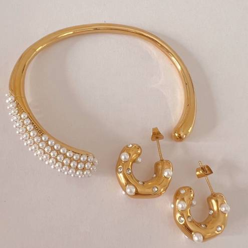 18K Gold Titanium Inlaid Pearls Open Hoop Earrings