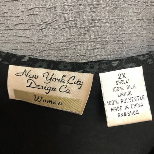 Krass&co New York City design ,, 2X 100% silk shell, black cream top bell sleeves