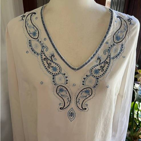 Fashion Bug Vintage  Blouse White Peasant Long Sleeve V-neck Embroidered Women