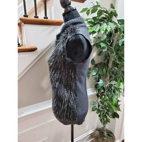 Romeo + Juliet Couture Romeo & Juliet Women Black Faux Fur Sleeveless Full Zip Casual Vest Size S