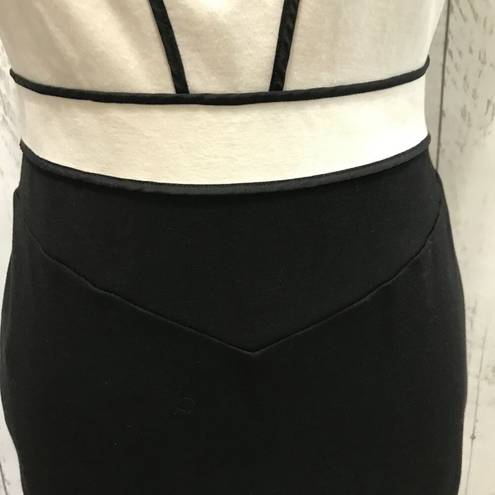 White House | Black Market  Graphic Sleeveless Sheath dress Size 2P Black & Ecru