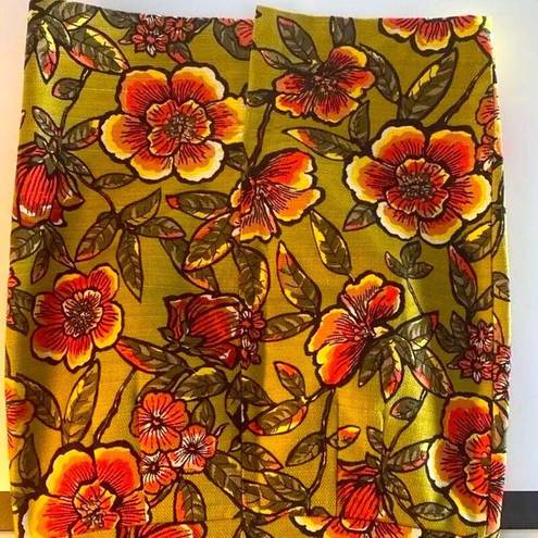 The Loft “  ”  LINED FITTED PENCIL  SKIRT SIZE 8P  AVOCADO FLORAL CUTE WITH BOOTS LNC