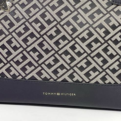 Tommy Hilfiger  Signature Jacquard Tote
Bag Purse