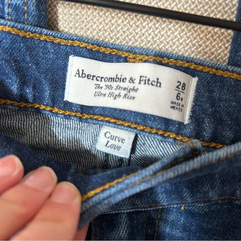 Abercrombie & Fitch size 28 The 90s Straight
Uhra High Rise dark wash jean