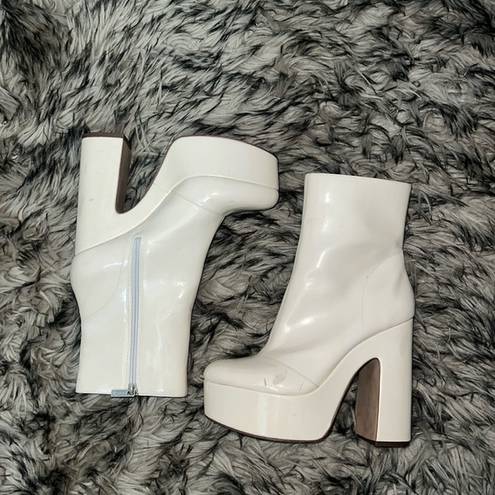 Jessica Simpson  Cream Platform Ankle Boots