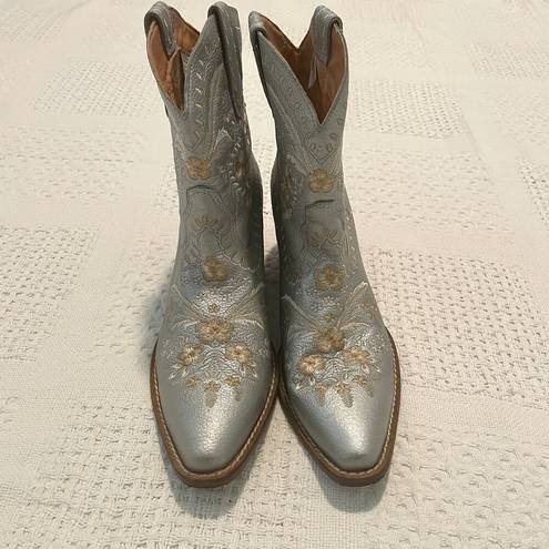Dingo  Primrose floral embroidery silver western snip toe boots SHELF 8035