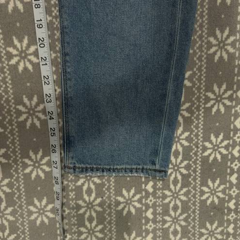 American Eagle high waisted Mom Jean Ripped Knee 3064 Size 10