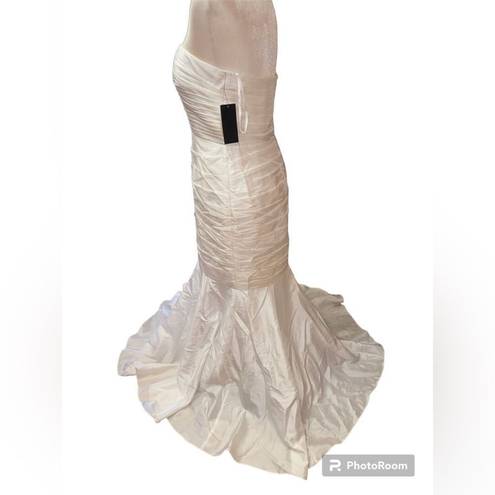 Oleg Cassini  taffeta mermaid gown in white NWT size 8