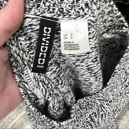 Divided  H&M Sweater