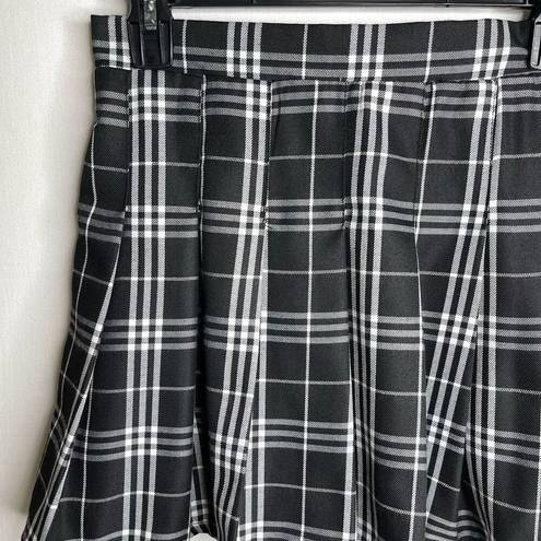 Charlotte Russe  Plaid Pleated Tennis Mini Skirt (Black/White) - Small