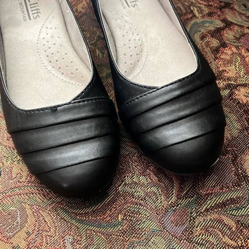 Cliffs  “Clara” Black Flats Faux Leather Size 6.5