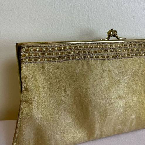 Vintage 90s Framed Gold Clutch Bag Kiss Clasp Closure Chain Shoulder Strap Beade