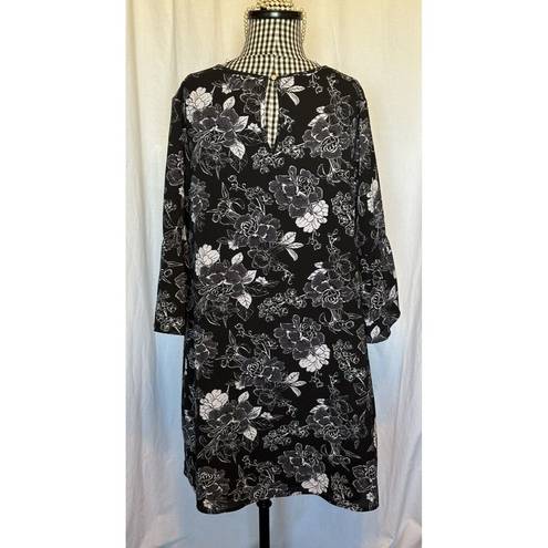 Isabel Maternity Ingrid  Black & White Floral 3/4 Bell Sleeve Dress Size Large