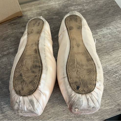 Bezioner Light Pink Pointe Ballet Shoes With Ribbons & Silicone Toe Covers Sz 7