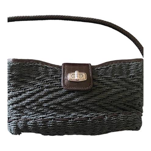 Brighton BAG Beautiful green woven vag with a black braided leather strap, snap front closure, leather hearts for feet, has 2 inside pockets, excellent condition, measures 11x3x7 inches