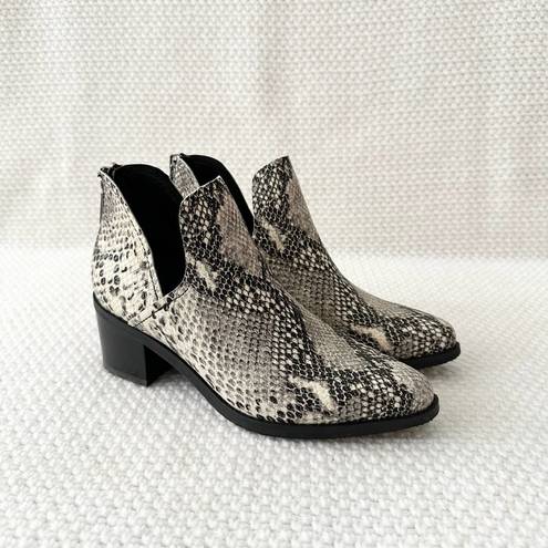 Blondo  ELIZA Black White Snake Cut Out Ankle Waterproof Boots B6790-236 Size 6