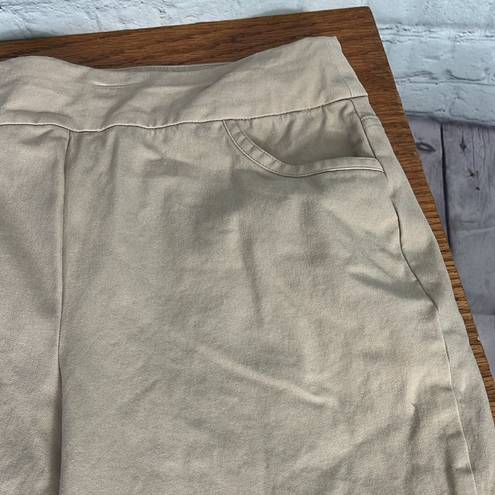 Soft Surroundings  Khaki Jegging style pull on Chino Shorts Women's Size Medium