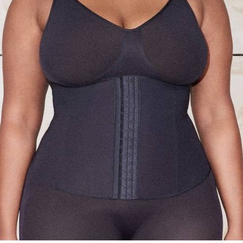 SKIMS adjustable waist trainer Size S NWOT