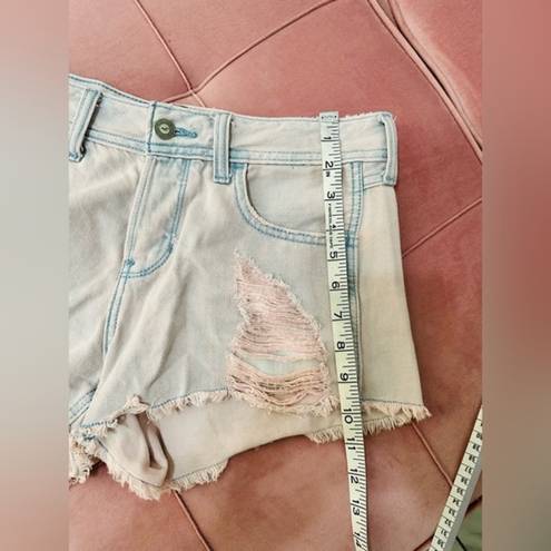 Hollister  Boyfriend Low Rise Shorts in Pink‎ Denim size 1/25