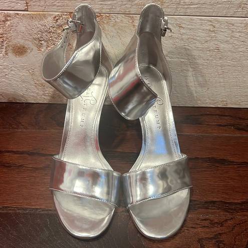 Ivanka Trump  Women’s Silver Leather Ankle Strap Gelana Sandals Size 7