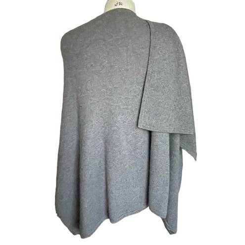 Neiman Marcus  Cashmere Sweater Wrap in Medium Gray