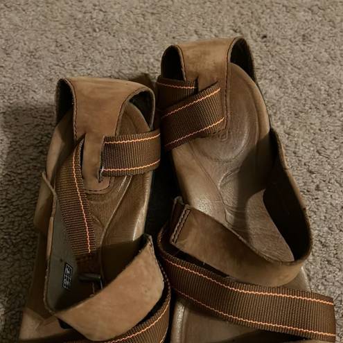 Keen  wedge sandals 8