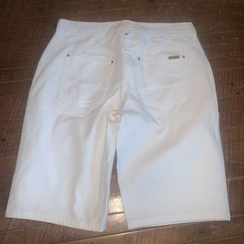 Chico's Chico’s white vacationcore Bermuda style 00/2 shorts