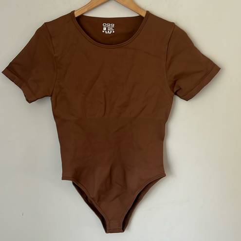 One Piece Women’s Brown OQQ  short sleeve fitted bodysuit, size XL